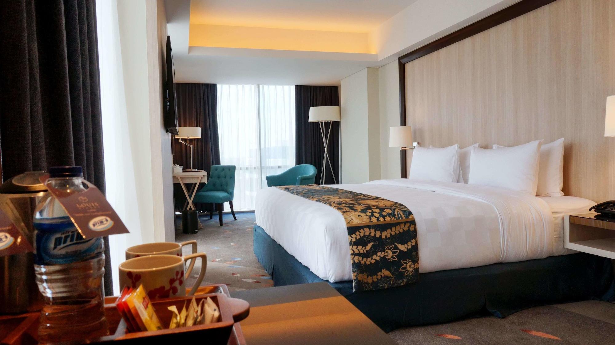 Louis Kienne Hotel Pandanaran Semarang Exterior photo
